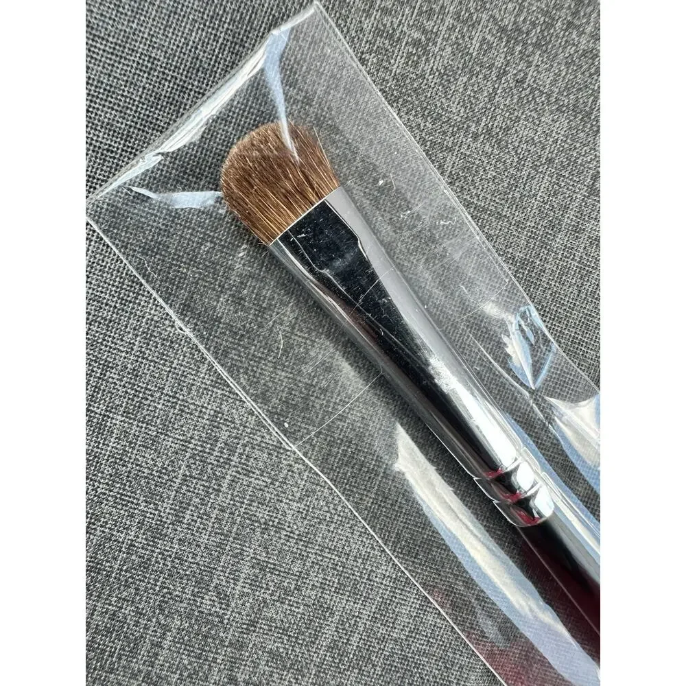 Morphe M210 Small Chisel Fluff Brush Eyeshadow Crease Brush New